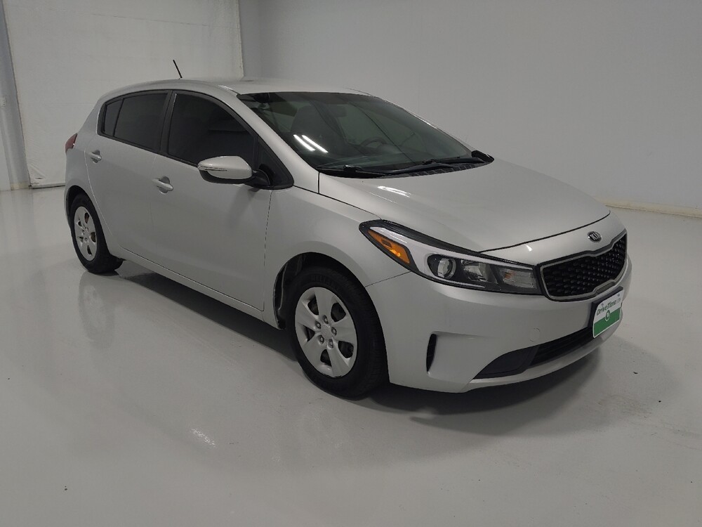 2017 Kia Forte in Columbus, OH 43228 - 18044647 13