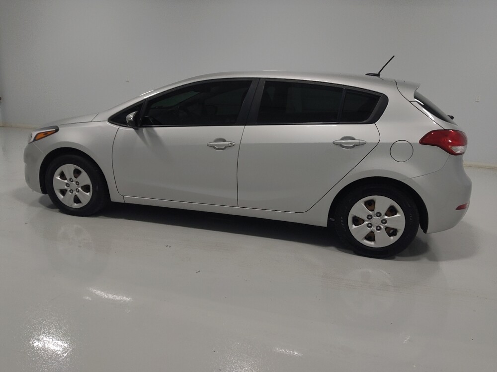 2017 Kia Forte in Columbus, OH 43228 - 18044647 3