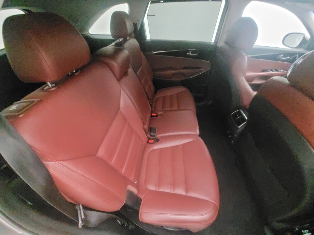 2018 Kia Sorento in Houston, TX 77074 - 18044976 19