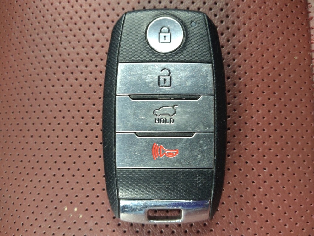 2018 Kia Sorento in Houston, TX 77074 - 18044976 32