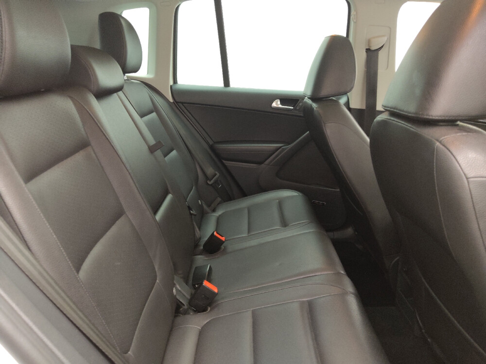 2014 Volkswagen Tiguan in Gladstone, MO 64118 - 18045751 19