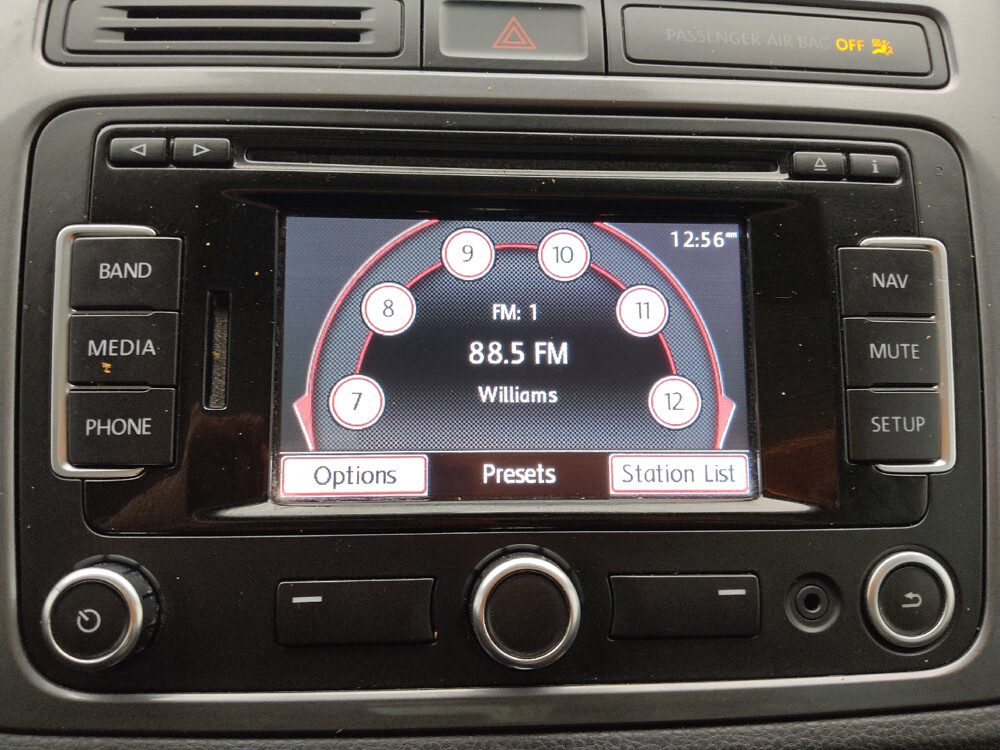 2014 Volkswagen Tiguan in Gladstone, MO 64118 - 18045751 25