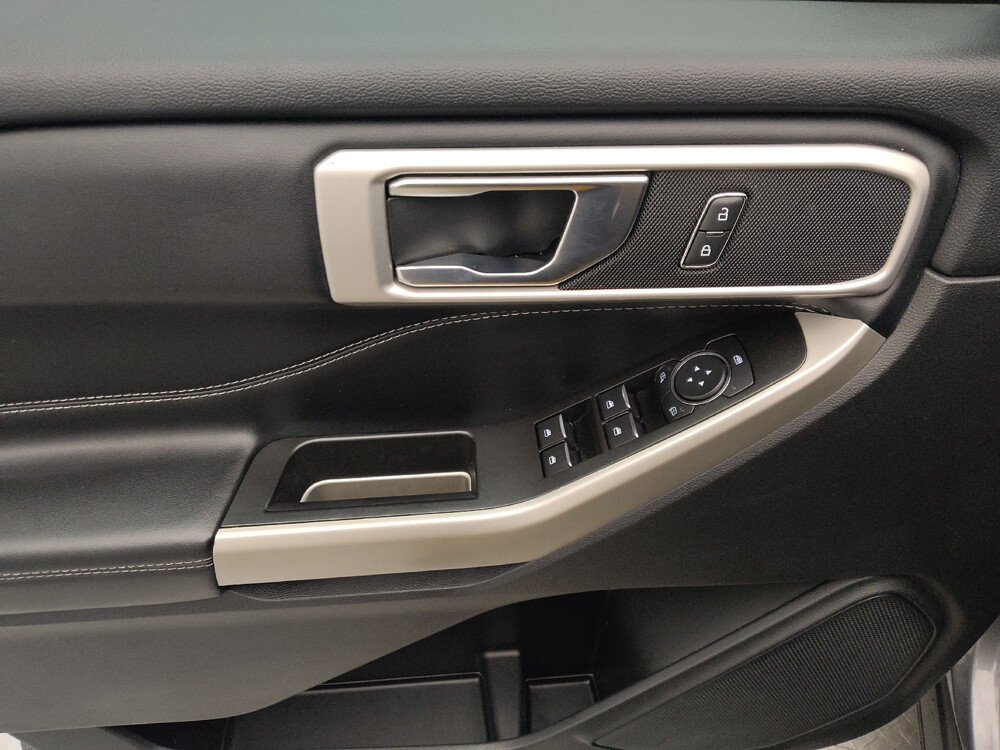 2022 Ford Explorer in St. Louis, MO 63136 - 18046098 27