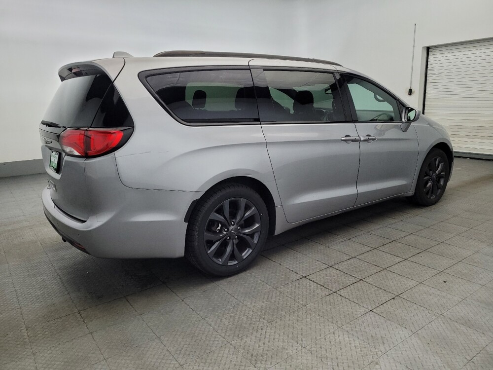 2019 Chrysler Pacifica in Temple Hills, MD 20746 - 18046174 10