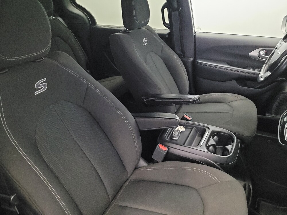 2019 Chrysler Pacifica in Temple Hills, MD 20746 - 18046174 21