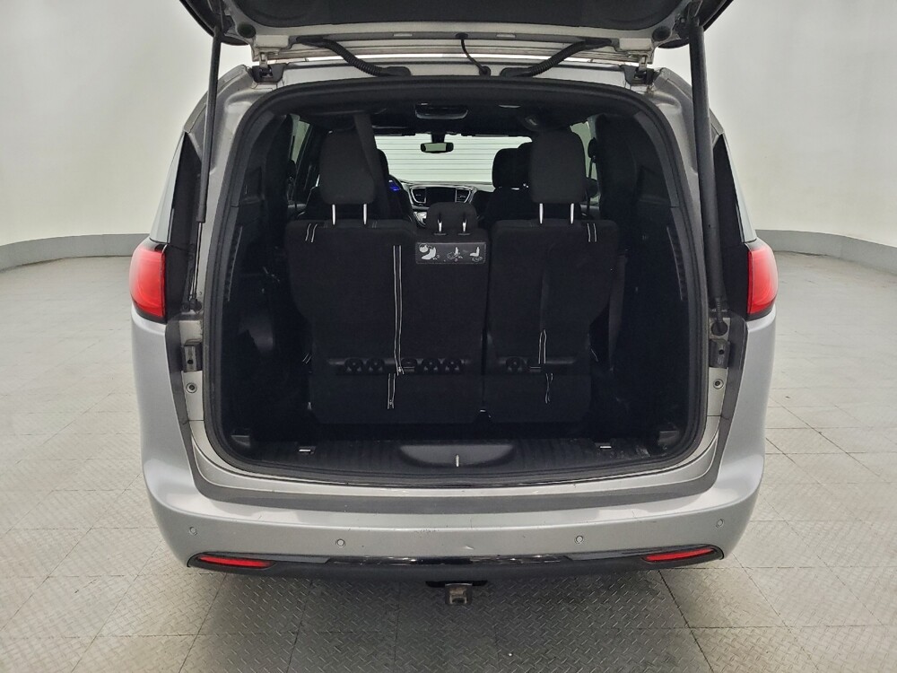 2019 Chrysler Pacifica in Temple Hills, MD 20746 - 18046174 29