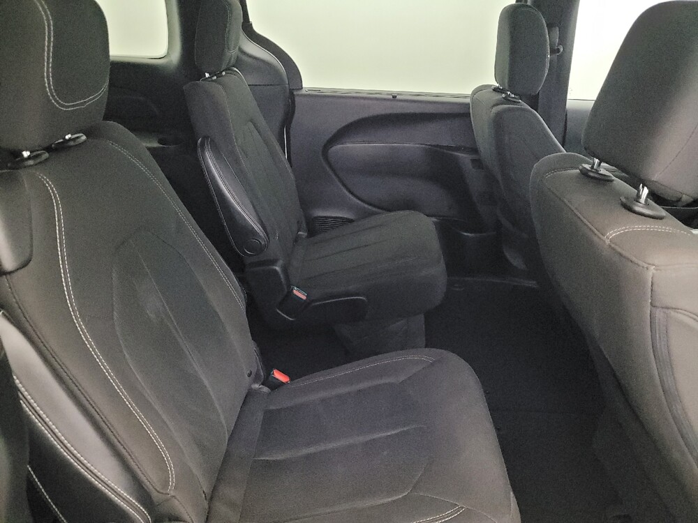 2019 Chrysler Pacifica in Temple Hills, MD 20746 - 18046174 19