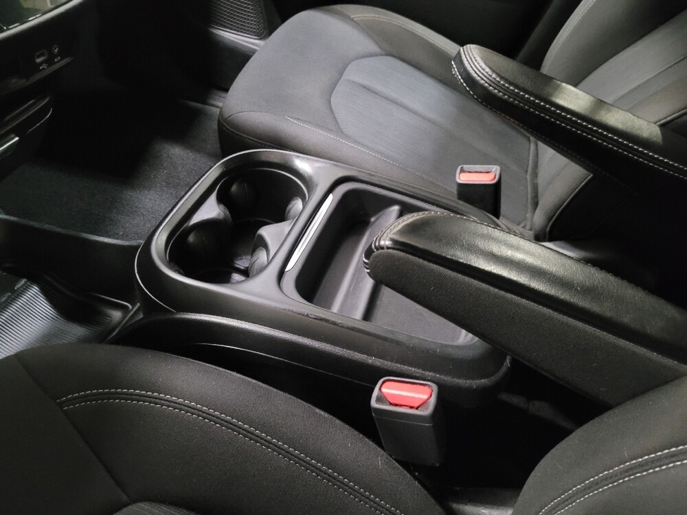 2019 Chrysler Pacifica in Temple Hills, MD 20746 - 18046174 26