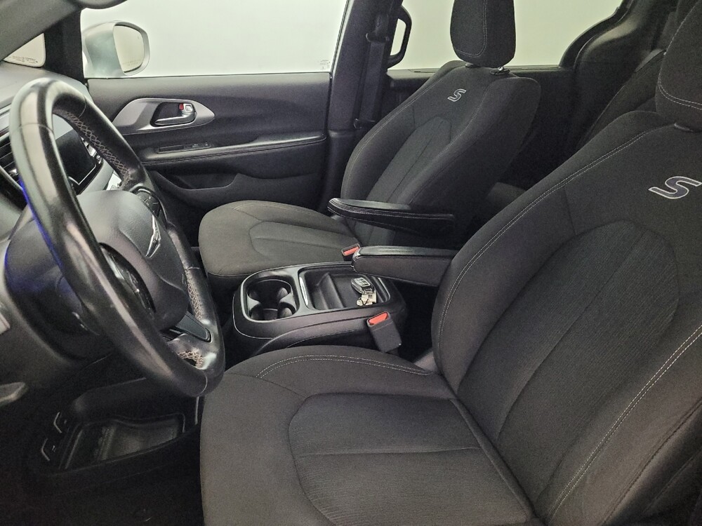 2019 Chrysler Pacifica in Temple Hills, MD 20746 - 18046174 17