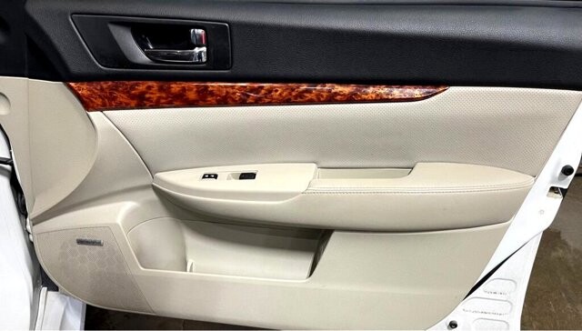 2011 Subaru Legacy in Conyers, GA 30094 - 18046295 16