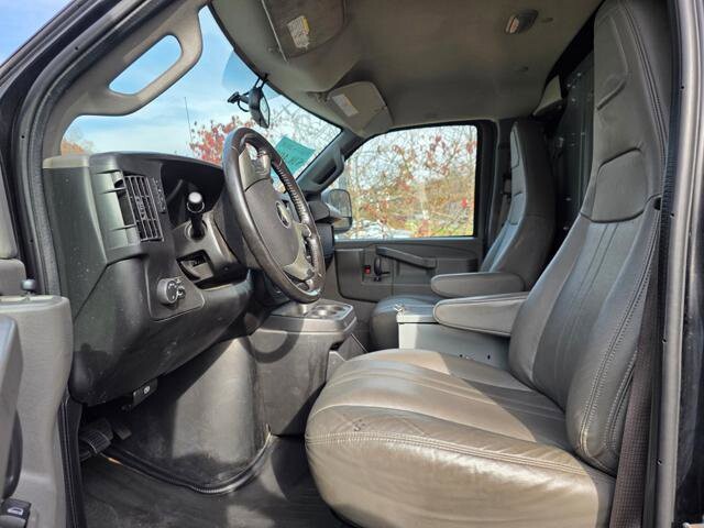 2018 Chevrolet Express 2500 in Blauvelt, NY 10913 - 18046305 11