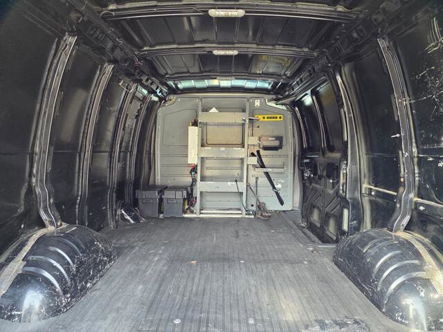 2018 Chevrolet Express 2500 in Blauvelt, NY 10913 - 18046305 32