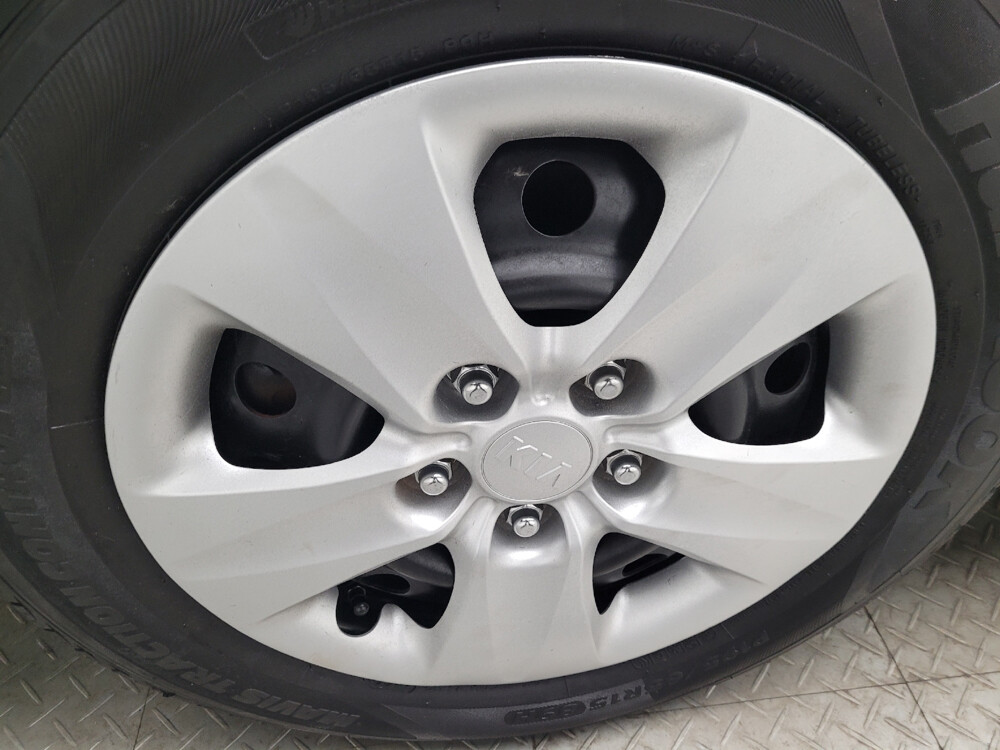 2018 Kia Forte in St. Louis, MO 63136 - 18046427 31