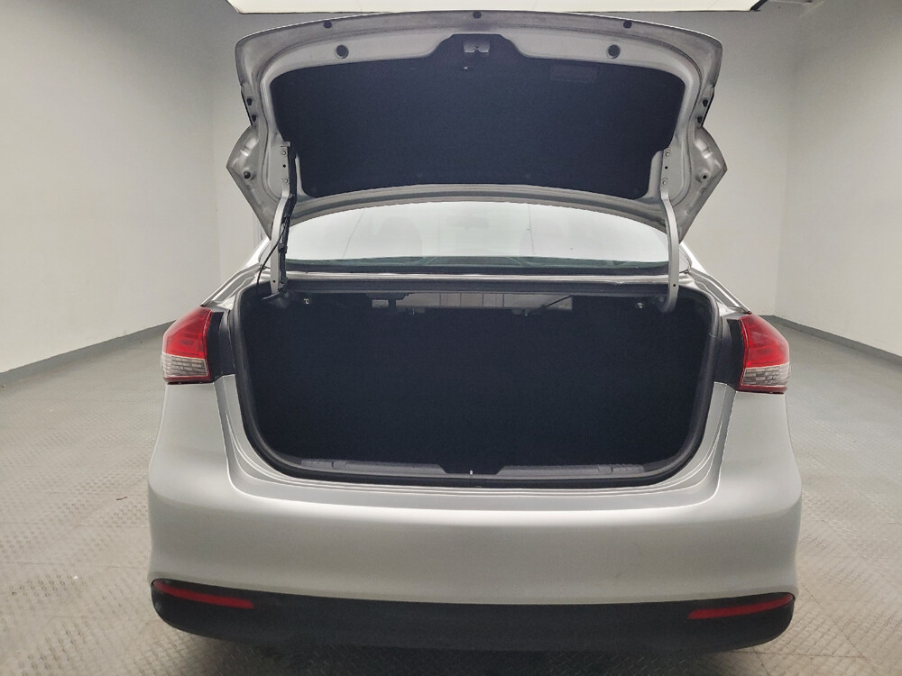 2018 Kia Forte in St. Louis, MO 63136 - 18046427 29