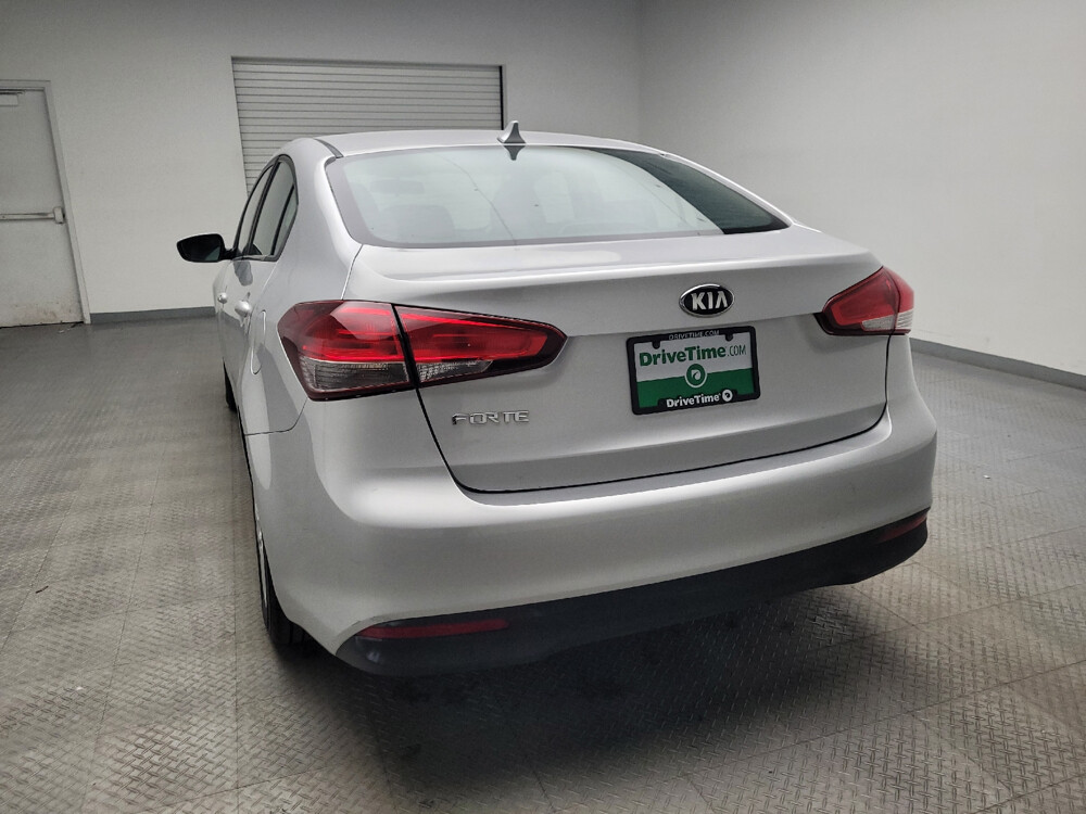 2018 Kia Forte in St. Louis, MO 63136 - 18046427 6