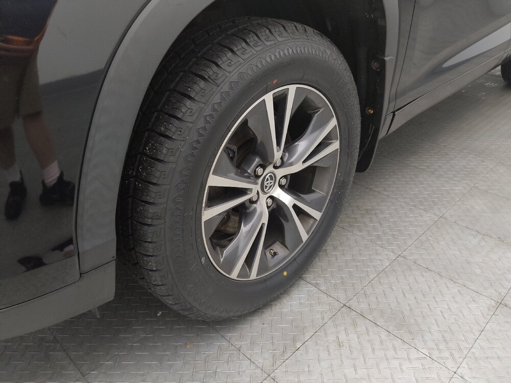 2017 Toyota Highlander in St. Louis, MO 63125 - 18046778 31