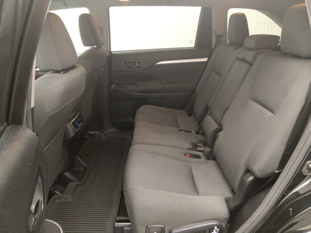 2017 Toyota Highlander in St. Louis, MO 63125 - 18046778 18