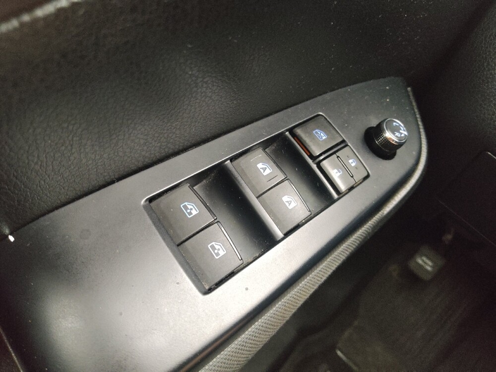 2017 Toyota Highlander in St. Louis, MO 63125 - 18046778 27