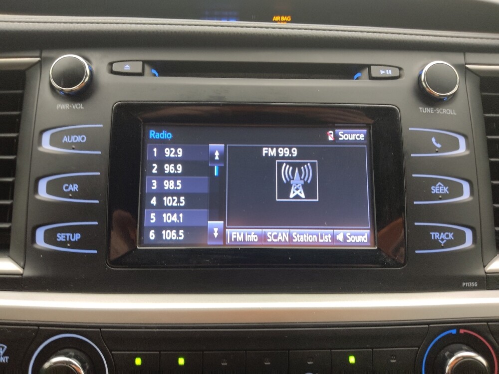 2017 Toyota Highlander in St. Louis, MO 63125 - 18046778 25