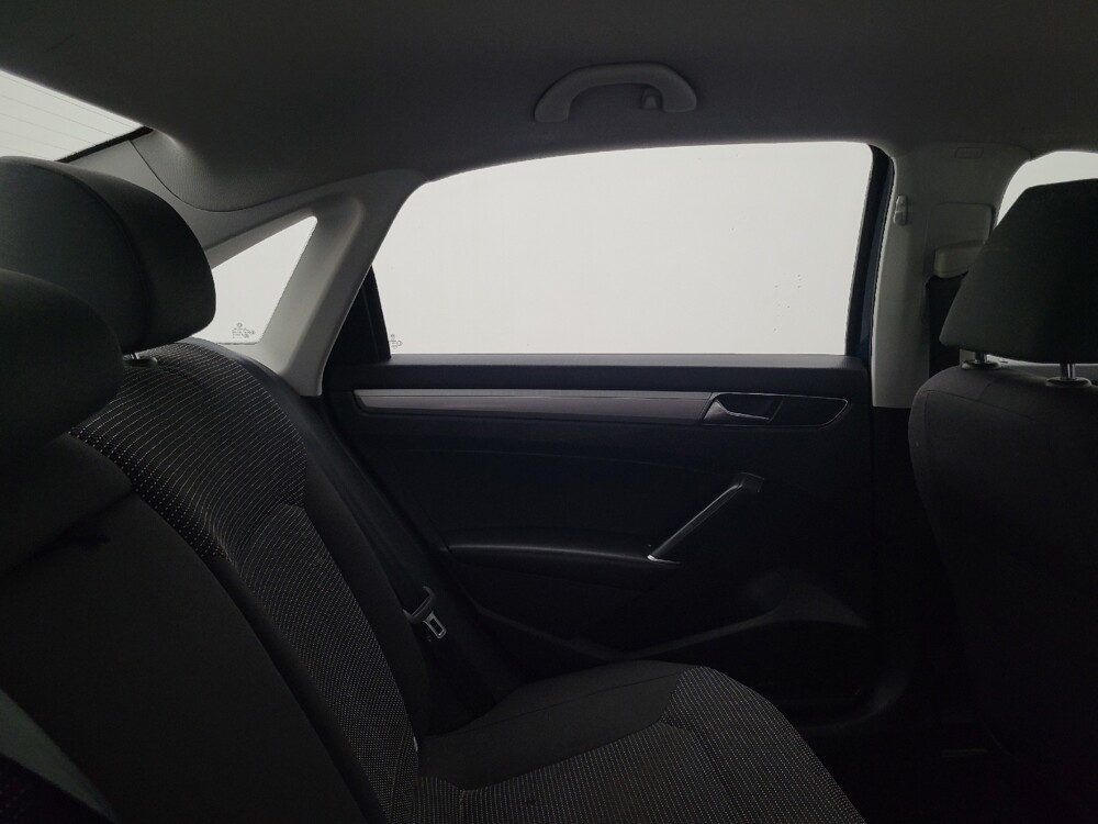 2018 Volkswagen Passat in Tampa, FL 33619 - 18046827 19