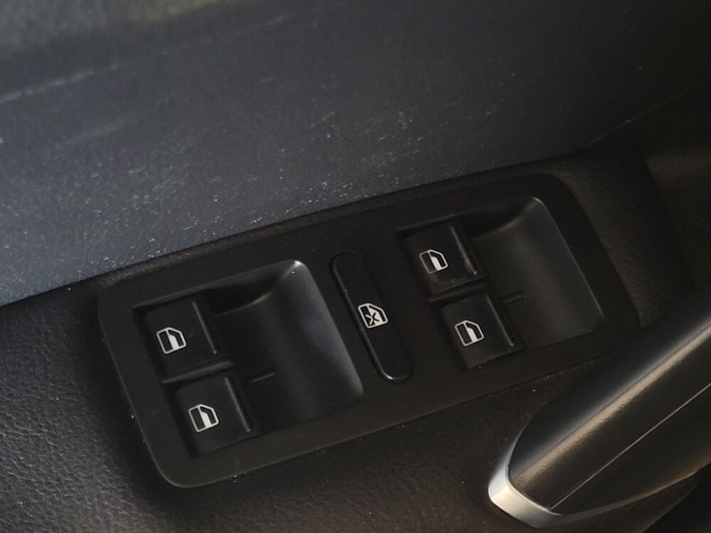 2018 Volkswagen Passat in Tampa, FL 33619 - 18046827 27