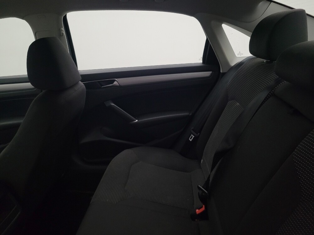 2018 Volkswagen Passat in Tampa, FL 33619 - 18046827 18