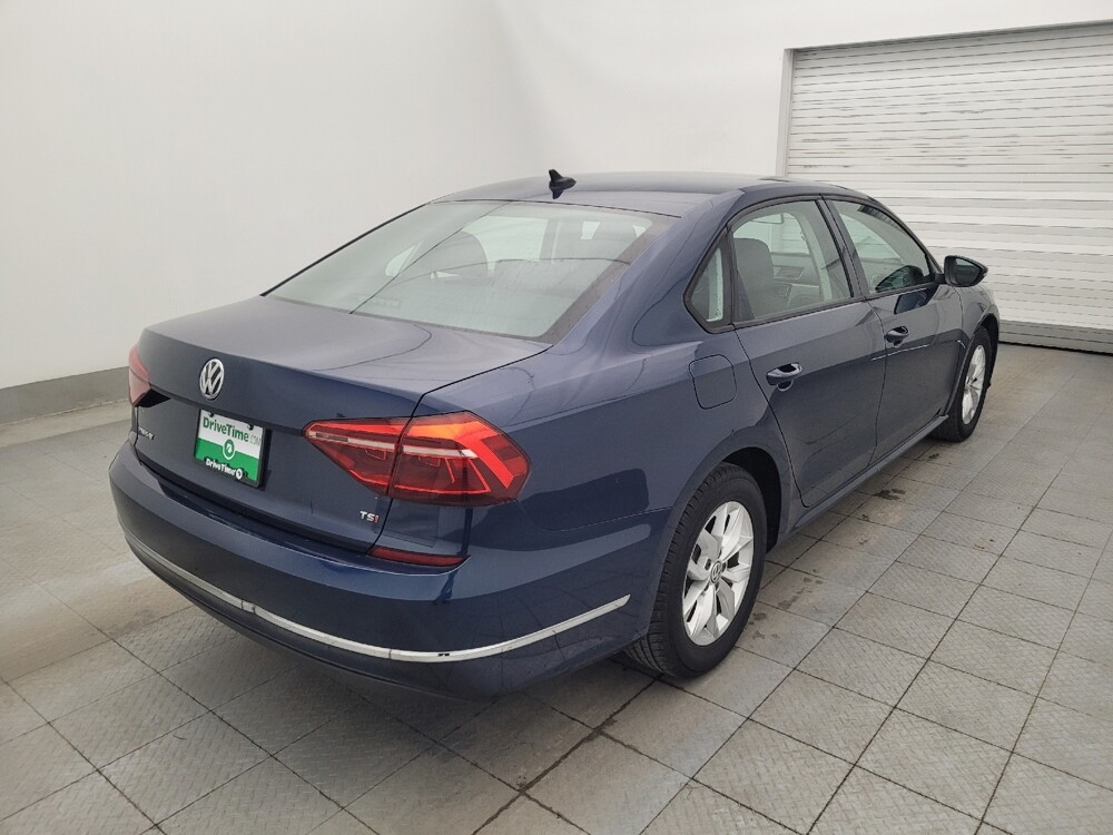 2018 Volkswagen Passat in Tampa, FL 33619 - 18046827 9