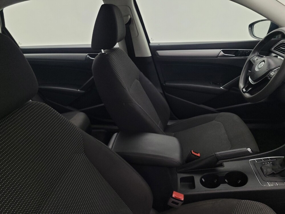 2018 Volkswagen Passat in Tampa, FL 33619 - 18046827 21