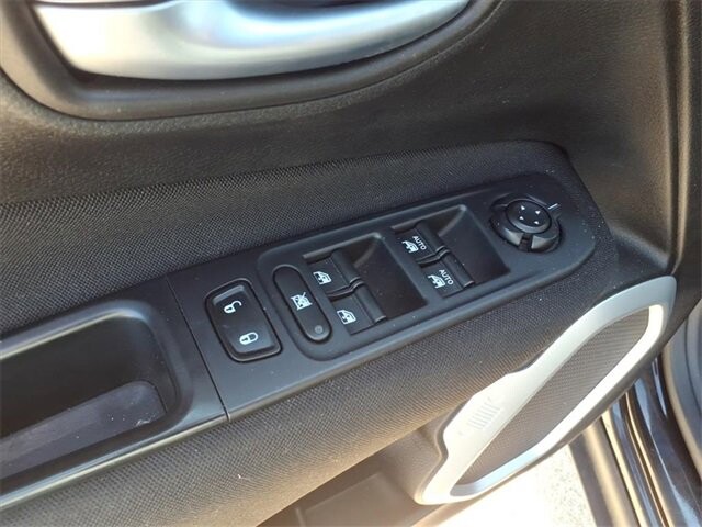 2018 Jeep Renegade in Troy, IL 62294-1376 - 18047011 17