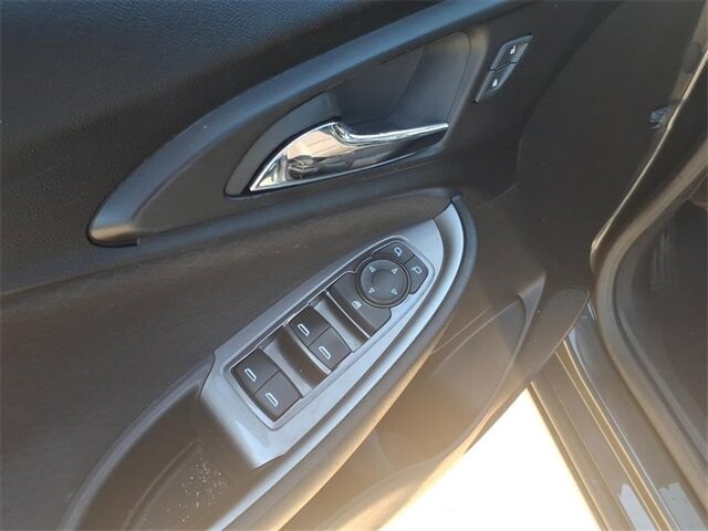 2018 Chevrolet Malibu in Troy, IL 62294-1376 - 18047015 17