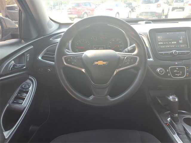 2018 Chevrolet Malibu in Troy, IL 62294-1376 - 18047015 4