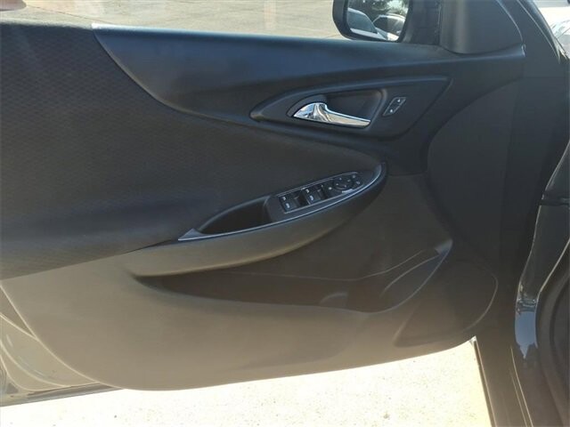 2018 Chevrolet Malibu in Troy, IL 62294-1376 - 18047015 16