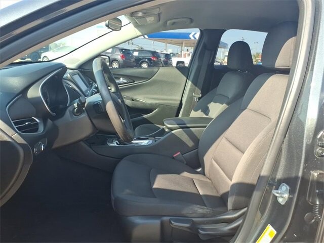 2018 Chevrolet Malibu in Troy, IL 62294-1376 - 18047015 19