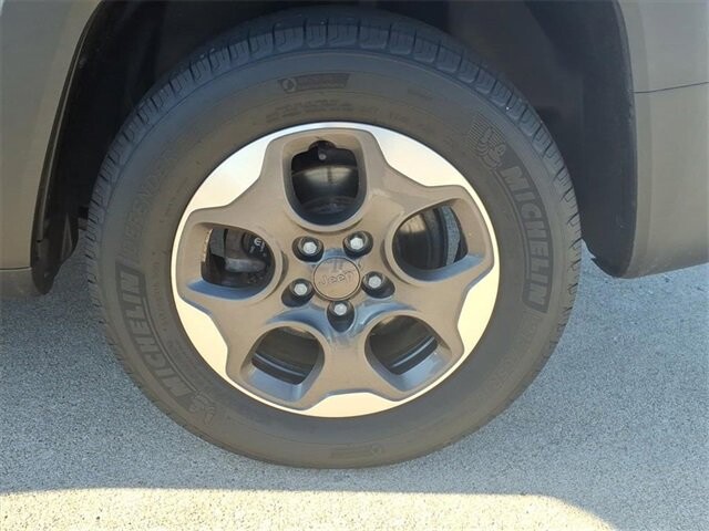 2018 Jeep Renegade in Troy, IL 62294-1376 - 18047028 19