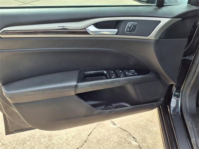 2015 Ford Fusion in Troy, IL 62294-1376 - 18047031 17