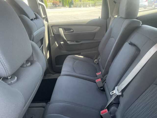 2017 Chevrolet Traverse in Mount Vernon, WA 98273 - 18047040 5