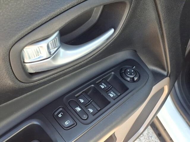 2016 Jeep Renegade in Troy, IL 62294-1376 - 18047495 17