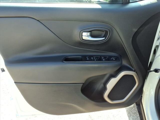 2016 Jeep Renegade in Troy, IL 62294-1376 - 18047495 16