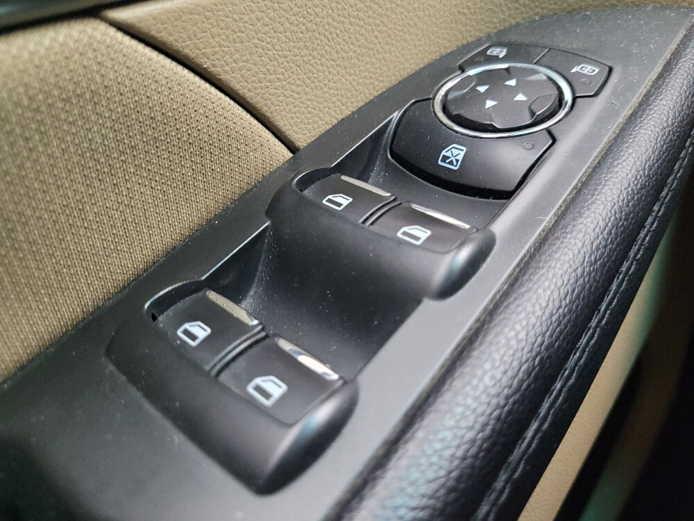 2017 Ford Explorer in Taylor, MI 48180 - 18048094 27