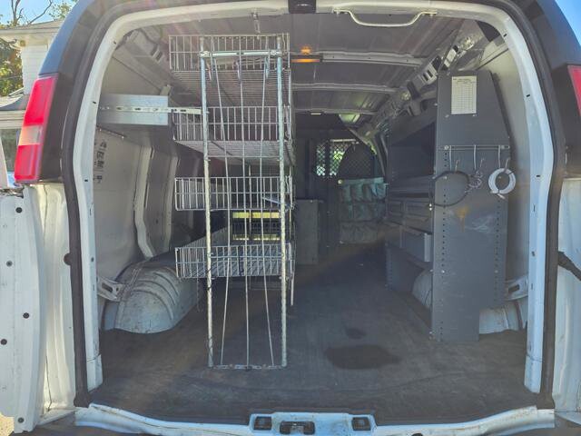 2011 Chevrolet Express 2500 in Blauvelt, NY 10913 - 18048654 32