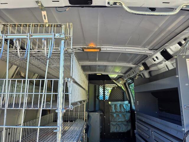 2011 Chevrolet Express 2500 in Blauvelt, NY 10913 - 18048654 38