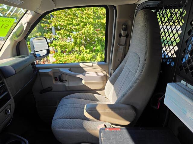 2011 Chevrolet Express 2500 in Blauvelt, NY 10913 - 18048654 26