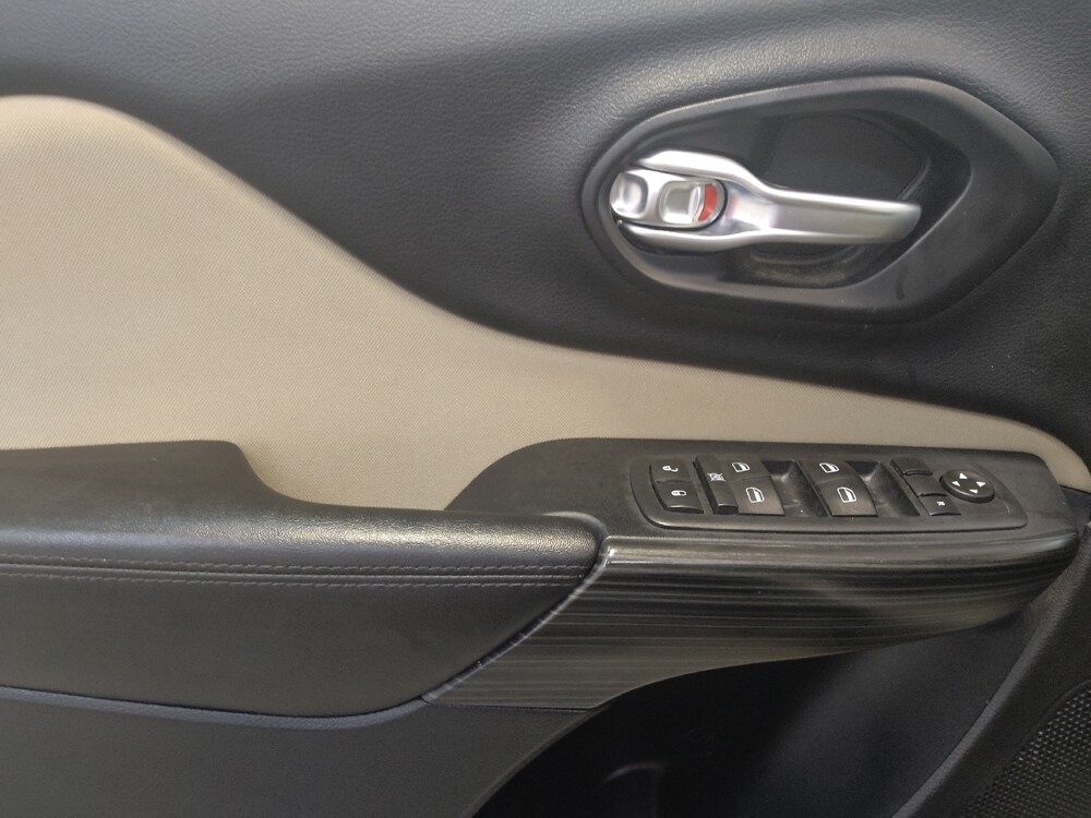 2016 Jeep Cherokee in Fairfield, OH 45014 - 18048783 27