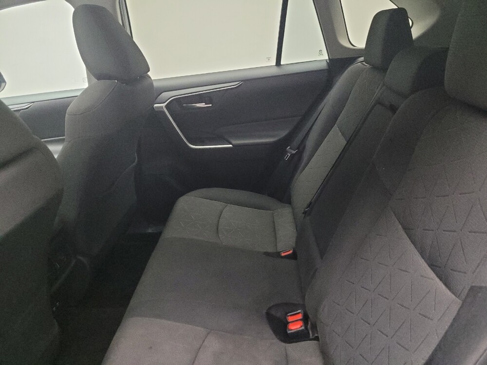 2019 Toyota RAV4 in Eastpointe, MI 48021 - 18048919 18