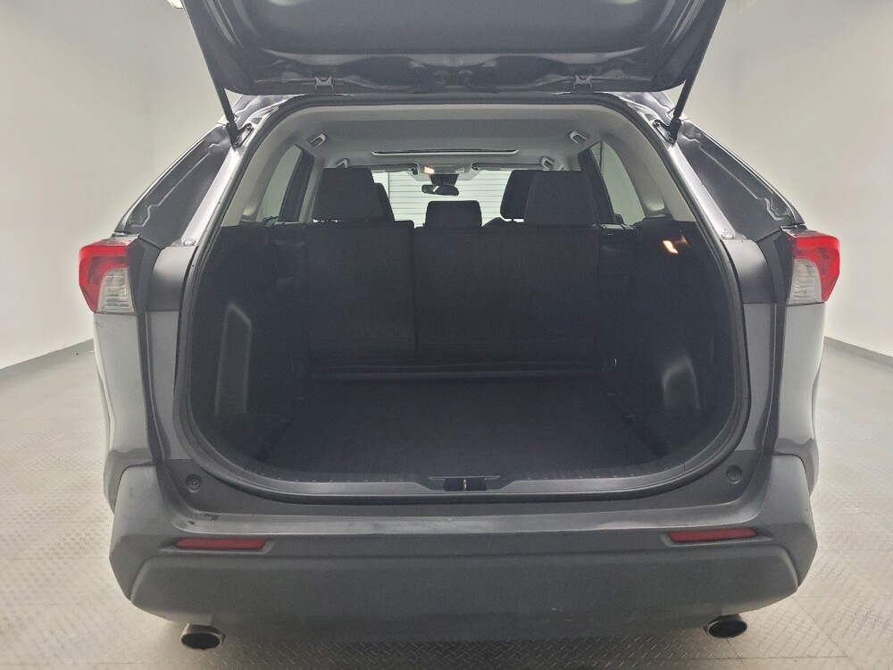 2019 Toyota RAV4 in Eastpointe, MI 48021 - 18048919 29