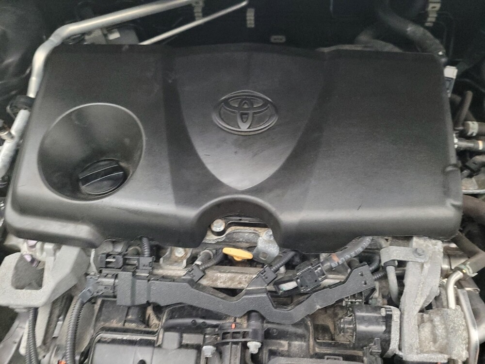 2019 Toyota RAV4 in Eastpointe, MI 48021 - 18048919 30