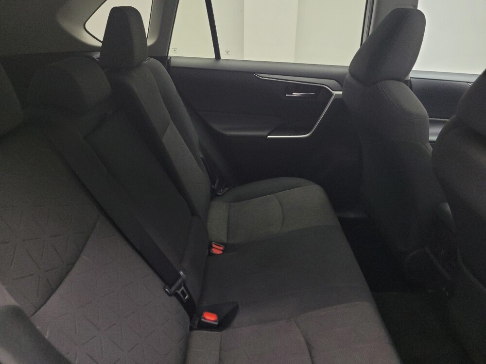 2019 Toyota RAV4 in Eastpointe, MI 48021 - 18048919 19