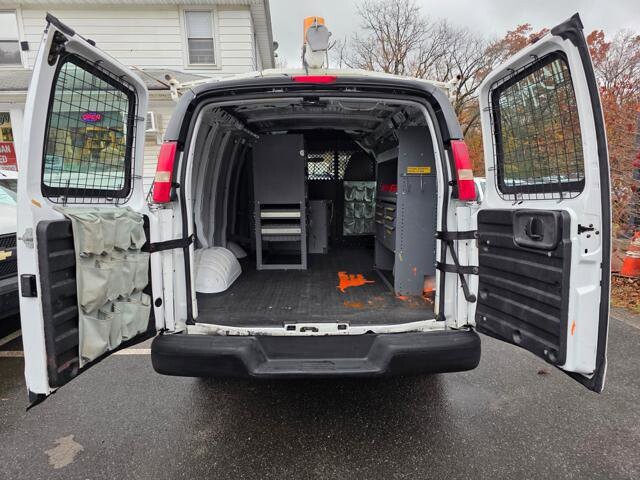 2011 Chevrolet Express 2500 in Blauvelt, NY 10913 - 18048962 30