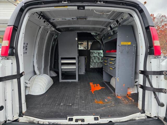 2011 Chevrolet Express 2500 in Blauvelt, NY 10913 - 18048962 32