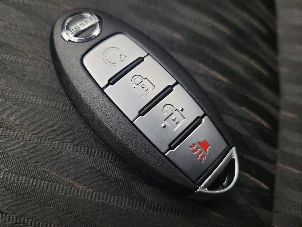 2017 Nissan Rogue in Tucson, AZ 85705 - 18049326 32